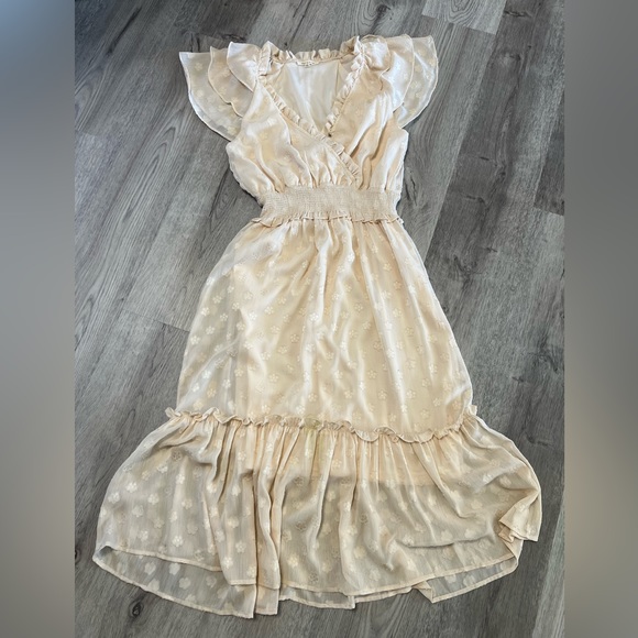 tea n rose Dresses & Skirts - Tea n Rose Cream color flowy dress size M